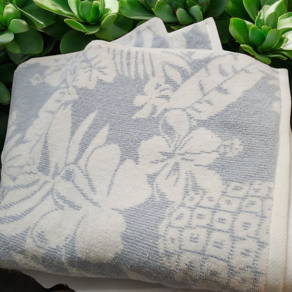 2pc Tommy Bahama (2) Bath Towels Tropical  Floral Pineapple Blue White